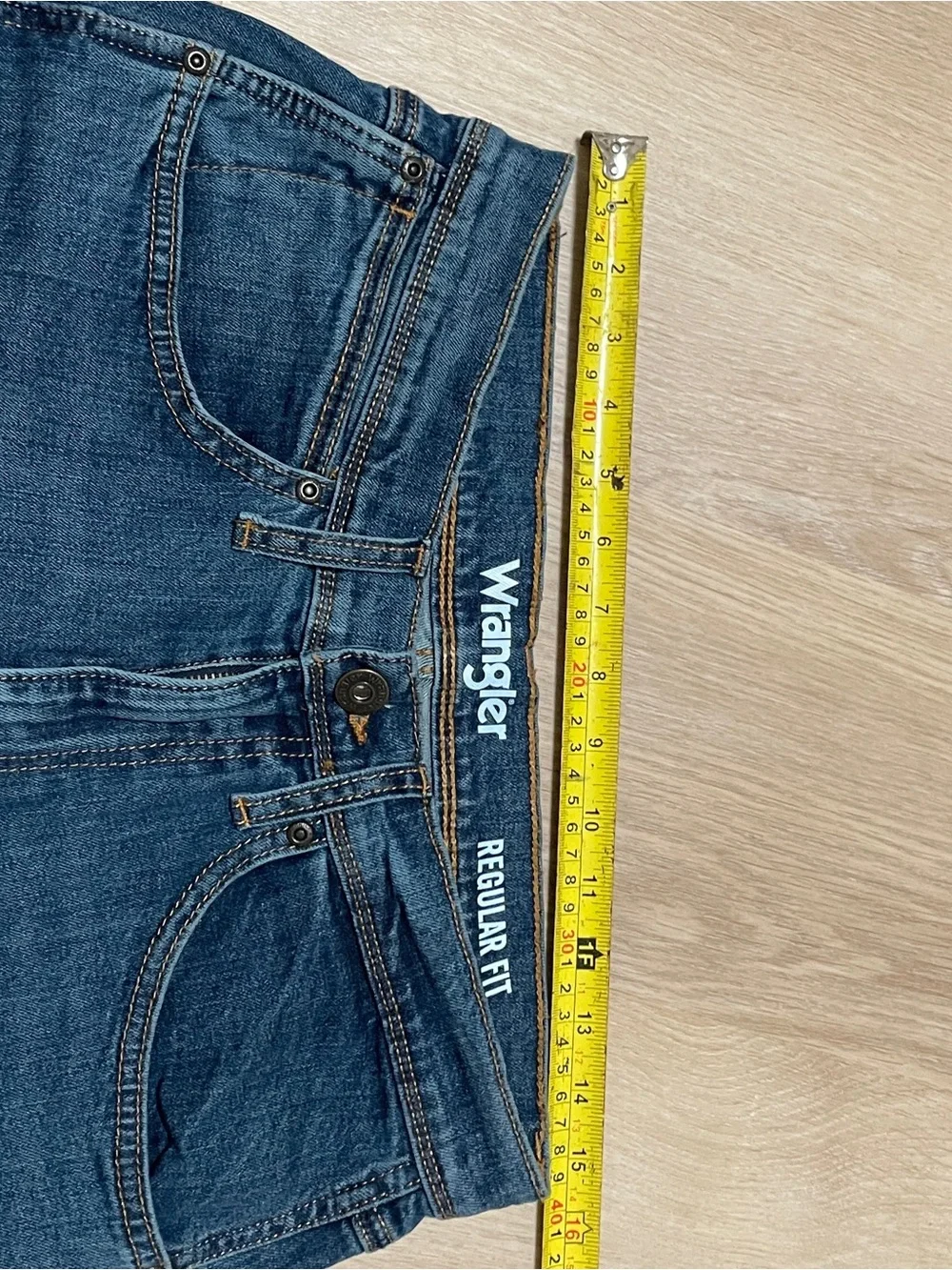 Wrangler Men’s Indigo Blue Wide-Leg Jeans